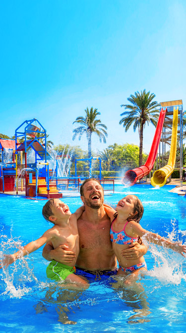 Familia en un parque acuático