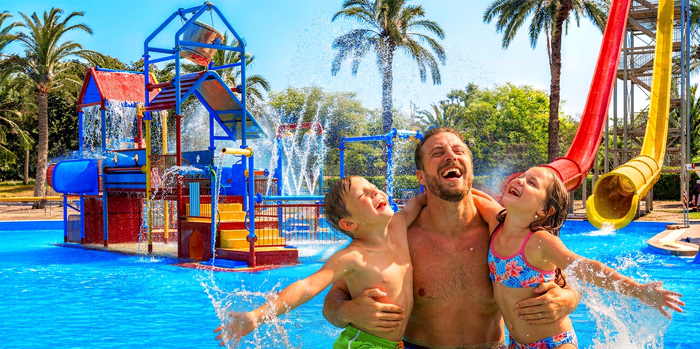 Familia en un parque acuático
